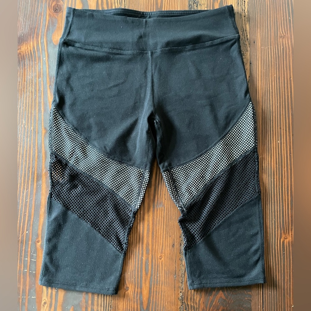 Fabletics Crop Leggings with mesh Black & White Size S